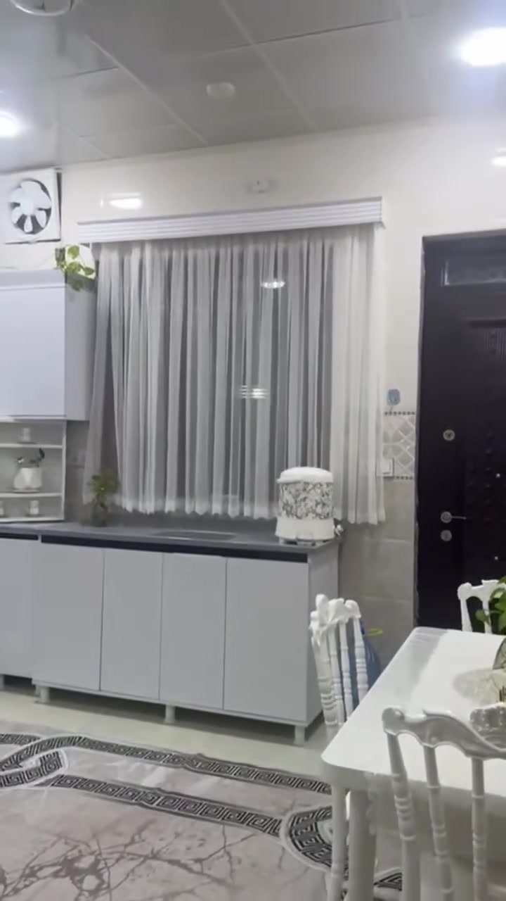 سلام عليكم دار للبيع سبعه نيسان🏠 رابرين   
مساحه الدار 🛑 160
جنس الدار 🛑توزيع 
محتويات الدار 🛑
غرف نوم 2 
صاله 🛑
صحيات 
مناور  
مطبخ حار 
مطبخ بارد 
إستقبال 🛑
كراج 
 
#خانقين
للستفسار اتصل على الرقم التالي واتساب***********
