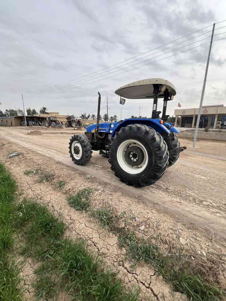 اسلام عليكم نيوهولندللبيع موديل 14 المكينه نضيفه مال جناي تخم تايركيرمحرك كفاله رقم ديالى عنوان بغداد ***********
