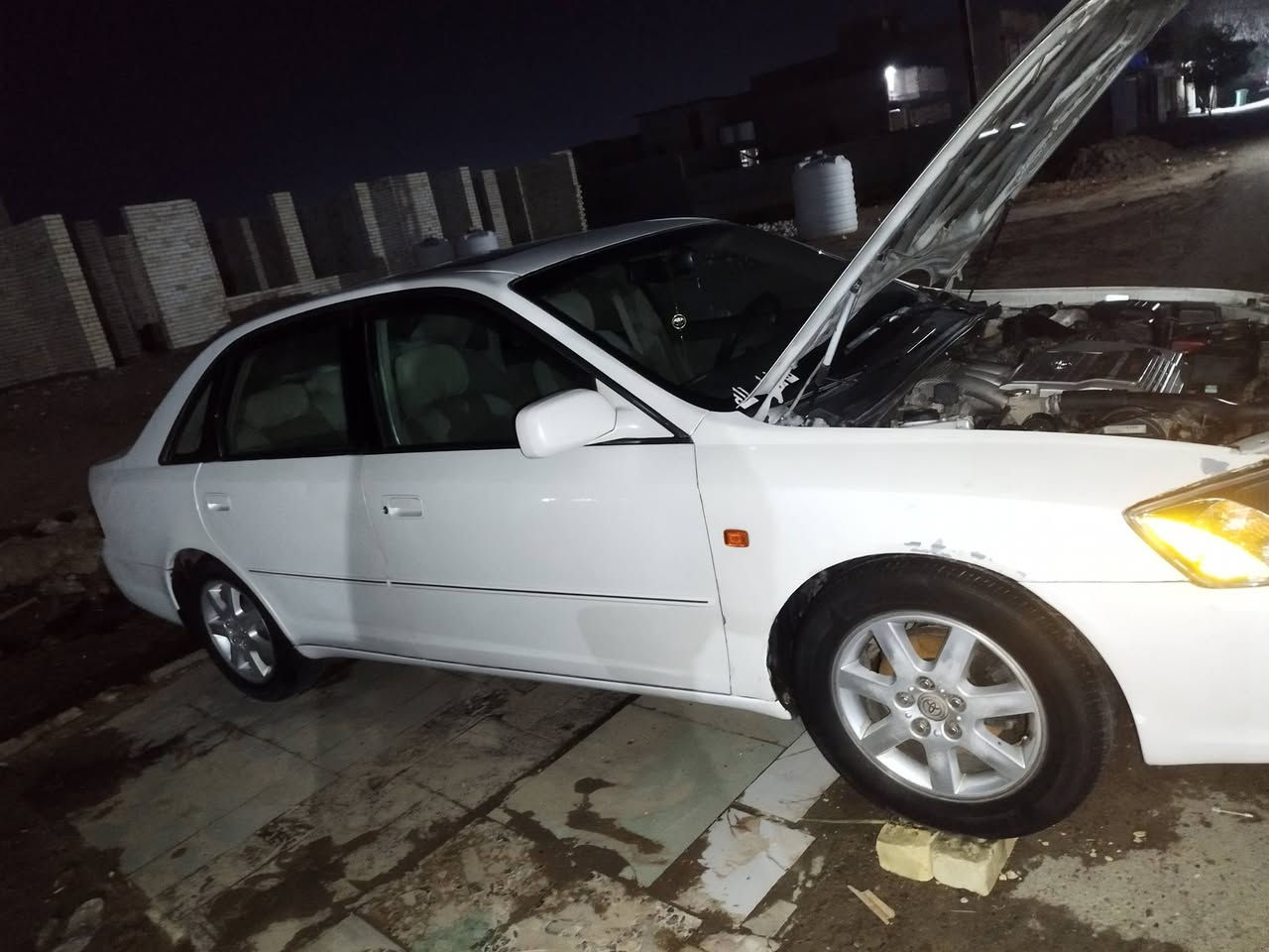 افلون موديل 2001 وارد امريكي مصبوغه حزام تبريد قطعتين ثلج تخم تاير جديد حداديه كلهه جديد دبلات جديد  سياره خير من الله (بس ملاحضه الكير بي عته ) مكينه مكفوله تراي وين ماتريد السعر 85 وبيهه مجال ***********
