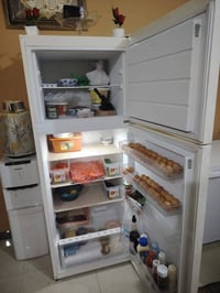 ثلاجه للبيع ٣٥٠ البياع حي الإعلام الرقم 07706208699