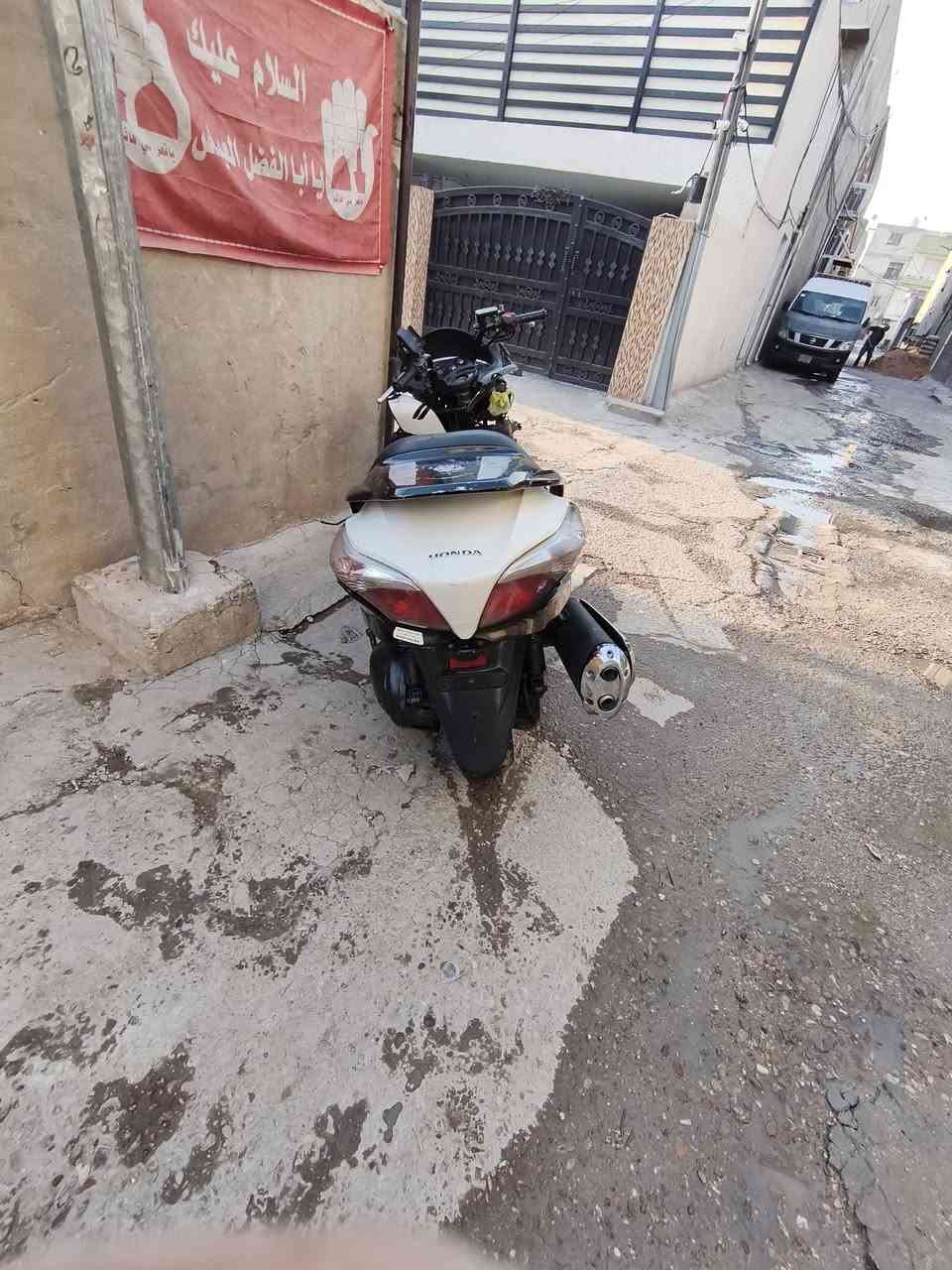 السلام عليكم سلفر جيتي الدراجه نضيفه بس بيه حادث مكينه خرسه المكان بغداد بلديات  *********** للستفسار
