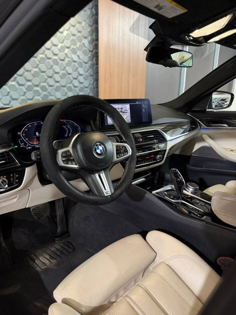 BMW 530i M Package  X Drive
ارخص سعر بكل العراق : 298$ ورقة قفل قفل💣💣
موديل 2021
ماشية ٦٠ الف

السيارة M Package و X Drive🔥
مواصفات السيارة فول الفول
بنوراما و داخل كريمي و كشنات تدفئة و كهربائي و ميموري و داتاشو و كامرات و حساسات و رادارات و انضمات قيادة بيها و تحديد سرعة و قيادة ذاتية و تحكم كامل ستيرن و اوتو هولد و انارات داخلية متعدد الالوان و سماعات Harman/ kardon و بعد هواية مواصفات متنذكر

السيارة بيها جاملغ امامي جهة السايق صبغ بدون دواخل بشرط
كير و محرك و كهربائيات كلها بشرط السيارة جاهز و ما يحتاج دينار مصرف
تحويل او وكالة ثاني يوم

سعر : ٢٩٨$ ورقة قفل قفل💣
للاستفسار : ***********
العنوان: السليمانية المعارض الجديدة شركة ازمر اوتو معرض رقم ٣٤ السليمانية, العراق
