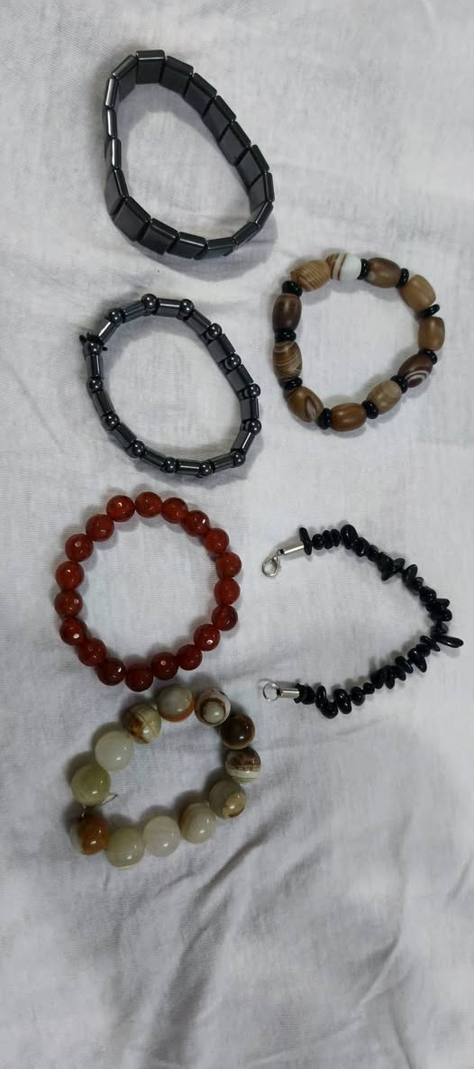 السلام عليكم سبح اصليه ومحابس فضه اصليه واحجار اصليه وفلوس قديمه اصليه ودراهم اصليه وساعات اصليه للبيع قيم بلي يرضي رب العالمين وبخدمتك رقمي بي وات ساب ***********
