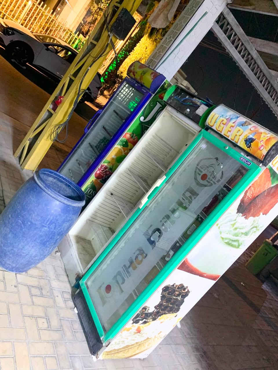 روفوف+سفينه وسطيه+ثلاث برادات واحد نقص باب بس كلهن شغالات فول+مجمدة  
سعر مناسب 
بارك السعدون 
***********
