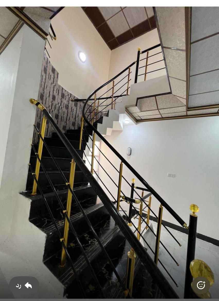 بيت للإيجار  للإيجار لللايجار. الفلاح يم ملعب الدولي كبيرة هذه الصوره من كان مامسكون سكن بي عائلة وطلعت بدل الإيجار ٤٠٠ الف بيت طابقين كامل الفوق غرفتين نوم وهول كبير وصحيات الطابق الأرضي مطبخ استقبال غرفه معيشه غرفه نوم وصحيات***********—-***********—-***********——-***********-
