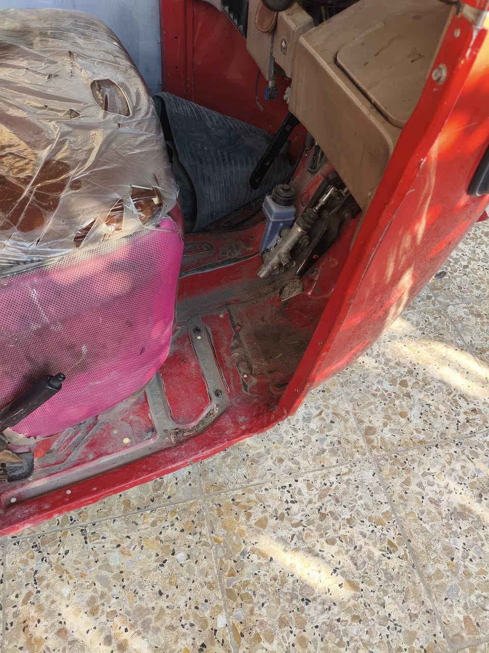 سلام عليكم تكتك موديل 2019شهر4 
اوراق المصطفئ كامله7
مكان بلديات. سعر 4600
***********
