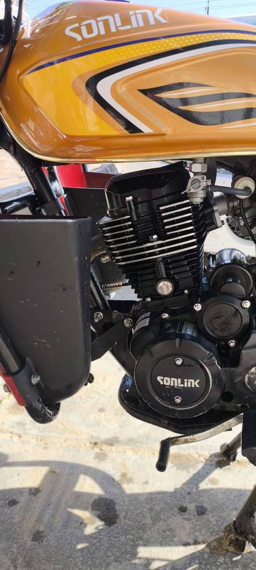 سلام عليكم دراجه سيفان سونك خمس كير موديل 25 دراجه كلش نضيفه مكينه 200 ضاغطه وزنجيل شاشه محتركه وراق دراجه ضاعن مني ابيع مكفوله تكاتب وياك دراجه جاهزه سعر700
تواصل ‏‪0777 236 0253‬‏
