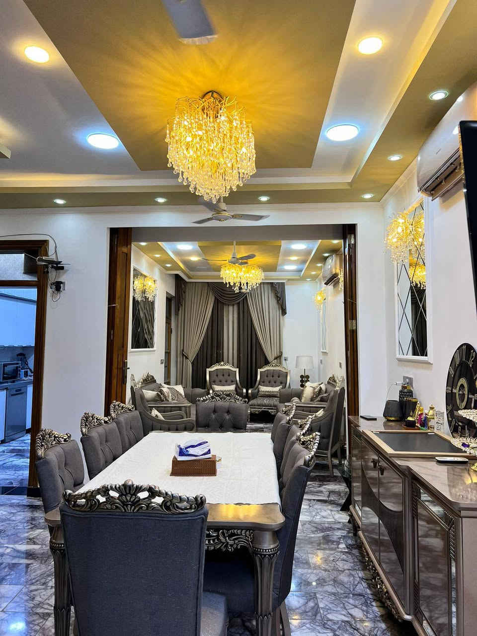 السلام عليكم  ... للبيع...للبيع
الدار للبيع بغداد/الدورة/حي دجلة زراعي سند 25 تم إجراء كشف من قبل دائرة البلدية لتحويل جنس العقار من زراعي إلى طابو ....
مساحة 100 متر الواجهه 6 وربع نزال 16 ركن على شارعين شارع 15 متر وشارع 10 متر طابقين بناء درجة اولى أرضية مرمر للاستفسار الاتصال على رقم الهاتف (***********)
