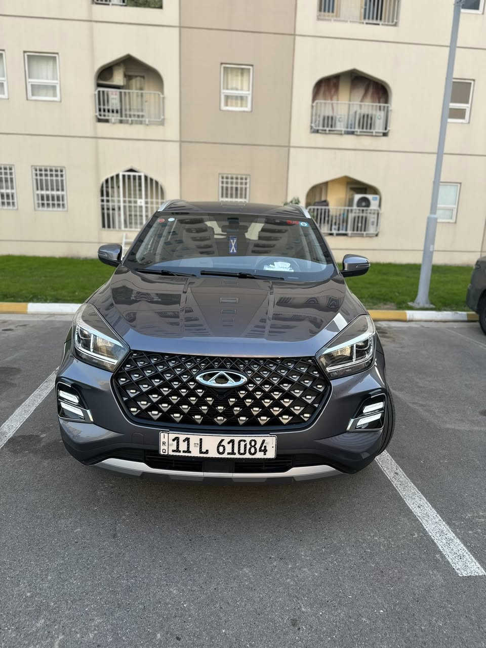 🚗 للبيع Chery TIGGO 4 PRO LUX موديل 2024 🚗
🔹 الفئة: LUX (أعلى فئة)
🔹 المحرك: 1.5L بنزين
🔹 القير: أوتوماتيك CVT
🔹 الدفع: أمامي FWD
🔹 الاستهلاك: اقتصادي جداً بالوقود

🛋️ المواصفات الداخلية:

✅ مقاعد جلد فاخرة
✅ تحكم كهربائي بالمرايا
✅ شاشة لمس كبيرة
✅ شاشة عدادات رقمية
✅ دعم Apple CarPlay & Android Auto
✅ بلوتوث + USB
✅ نظام تشغيل ذكي
✅ تحكم بالمقود (ستيرنغ كنترول)
✅ مثبت سرعة
✅ تكييف هواء أوتوماتيك
✅ فتح وتشغيل بدون مفتاح (Keyless)
✅ زر تشغيل Start/Stop ( بصمة )
✅ إضاءة داخلية أنيقة
✅ مقاعد خلفية قابلة للطي
✅مقاعد امامية كهربائية
🛡️ أنظمة الأمان:

🛑 ABS مانع انغلاق الفرامل
🛑 EBD توزيع قوة الفرامل
🛑 ESP نظام الثبات الإلكتروني
🛑 TCS نظام التحكم بالجر
🛑 وسائد هوائية أمامية
🛑 حساسات أمامية وخلفية
🛑 كاميرا خلفية عالية الدقة
🛑 نظام مراقبة ضغط الإطارات TPMS
🛑 مساعد الانطلاق على المرتفعات

✨ المواصفات الخارجية:

⭐ جنوط ألمنيوم رياضية
⭐ إضاءة LED أمامية وخلفية
⭐ نهاري LED
⭐ مرايا جانبية كهربائية مع إشارات
⭐ فتحه سقف 
⭐ جناح خلفي
⭐ قضبان سقف
⭐ زجاج كهربائي كامل

📄 الحالة : ممتازة جداً وكالة 
ماشية 11,000
جاهزة لأي فحص سونار
📍 الموقع : بغداد بسماية
💰 السعر : 140 ورقة وبيها مجال

📞 للاستفسار : ***********
 أو مراسلة الخاص
