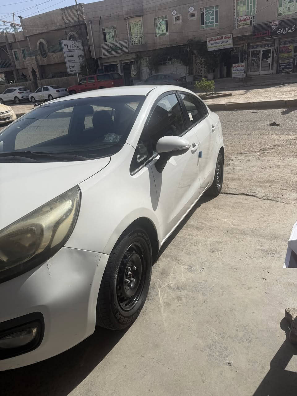 السلام عليكم
بيع فقط 
كيا ريو موديل ٢٠١٣
خليجيه سياره مكينه دوش مرغوبه
بيها قطعتين صبغ فقط باب وره سايق وجاملغ امامي 
مكفوله من لغد وشواصي 
سياره خير من الله مناقصها شي 
كير مكينه مكفوله مابيهن ي نقص 
تبريد ثلج بانزين عادي ي دوانز مابيها 
جوها تختم تاير جديد 
مكان سياره دوره شارع ابو طياره
***********
السعر 85 وبيها مجال للطببين
