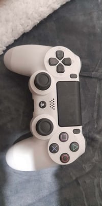 متوفرة جوستك 4  اصلي بيضاء باله العنوان بغداد / الرصافه  متواجد واتساب...