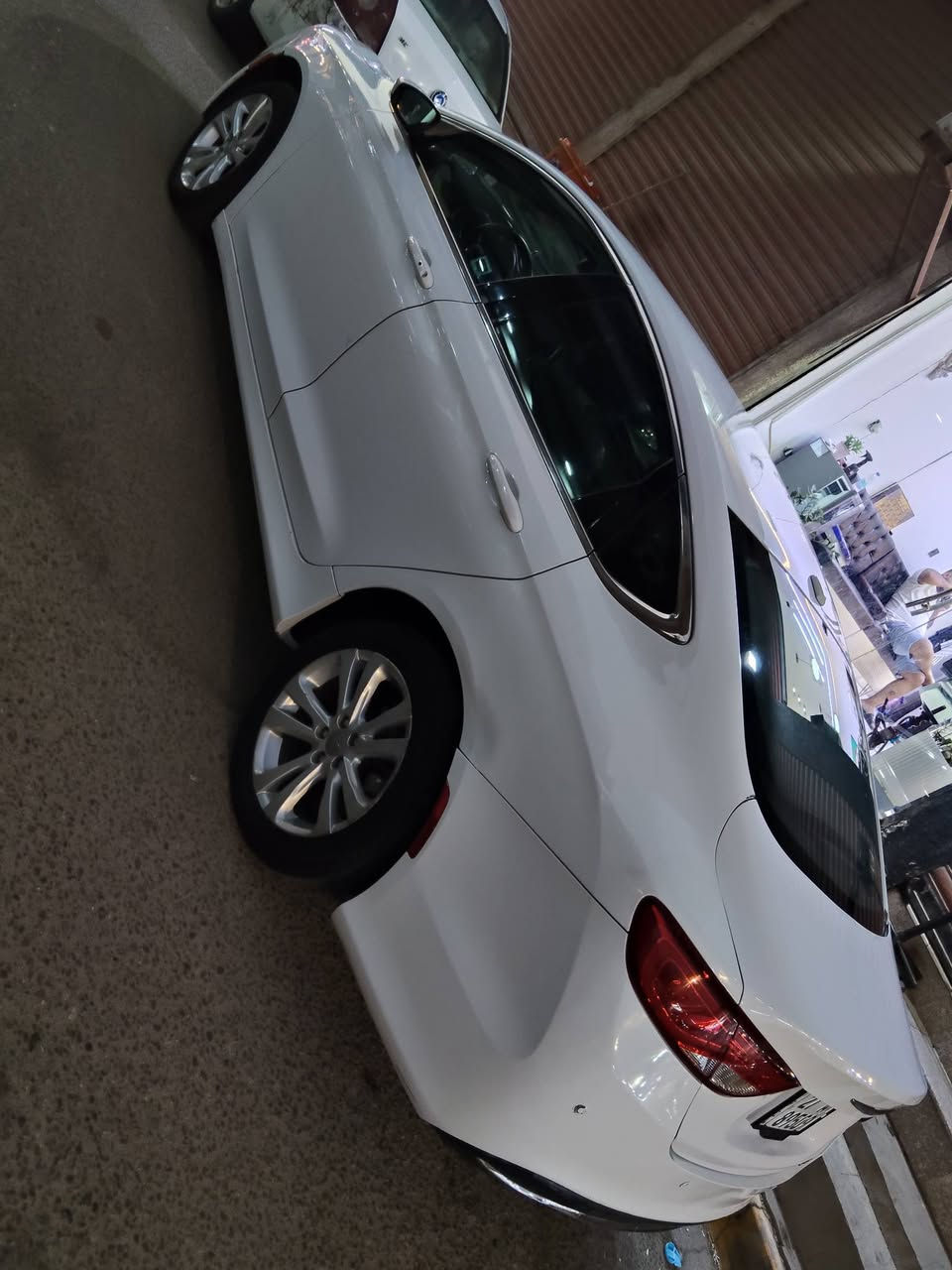 C200 /موديل  2015 مكانهه بصره وارد امريكي ضربتهه بجم بدون دواخل ولا لغود ولا شاصي بيهه 3قطع صبغ بنيد وجاملغ وباب عكس السائق والصندوك مفتوح بأسمي تحويل هزه جديده جاهزة للأخير تبريد حداده كهربائيات اي نقص ما بيهه السعر87 مجال قليل كلش 
***********
