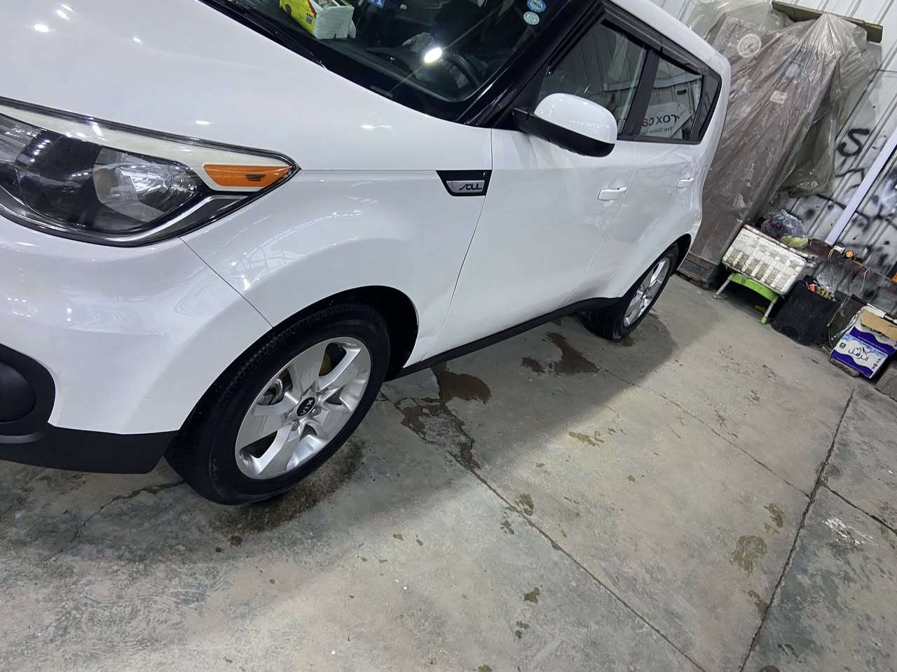 السلام عليكم كيا صول موديل ٢٠١٨ وارد أمريكي ماشية ٨٨ ميل حادثها كدامك مع سونار باب السايق والباب خلف سايق بحم كبس سيارة لوك جديدة جدا ايراك فقط بردة مواصفات معروفة رقم وهزة وسنوية جدد رقم سليمانية باسمنا يعني مايحتاج تأخذ سيارة وياك للتحويل مكينة ١٦٠٠ 
السعر ١١٥ ورقة 
مكان حي جهاد 
***********
***********
