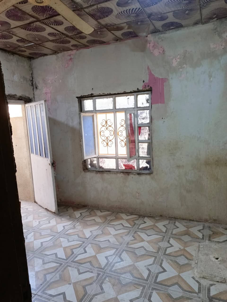 ياالله سلام عليكم يوجد الدينه بيت بل طوبه ونخيله البيع المساحه 150م طابو صرف يحتوي البيت على غرف نوم 2وصاله ودوانيه وصحيات داخليه وخارجيه الستفسار تصال على رقام تاليه ***********//***********
عقارات ابو علي الجابري
