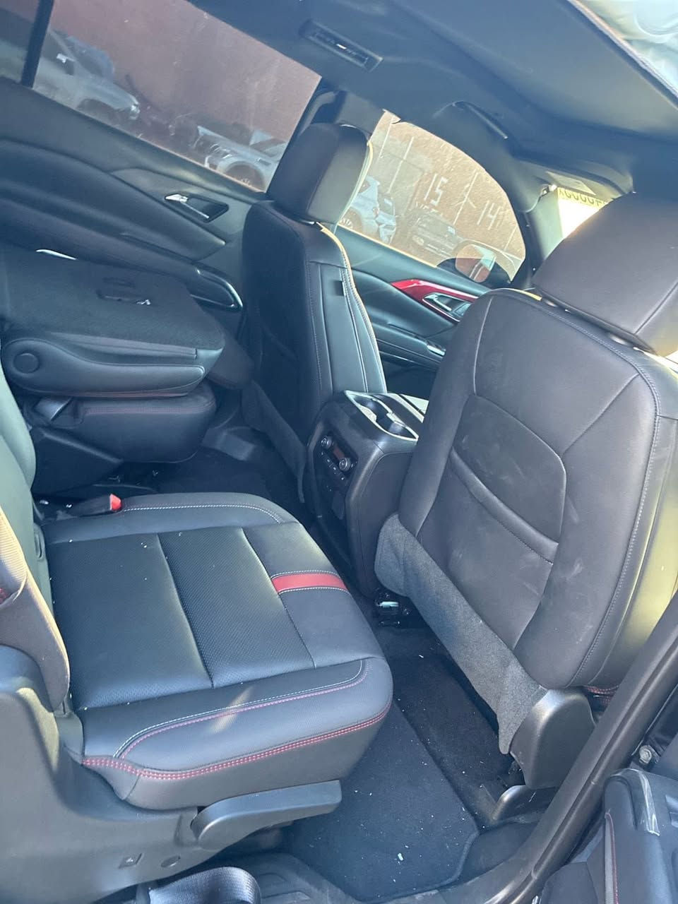 ترافيس rs 2025
فول مواصفات 1/1 غنيه عن التعريف 
واصله مينا ام قصر 
تكدر تدخل حره او كتاب شهداء 
سعرها 320 
***********
