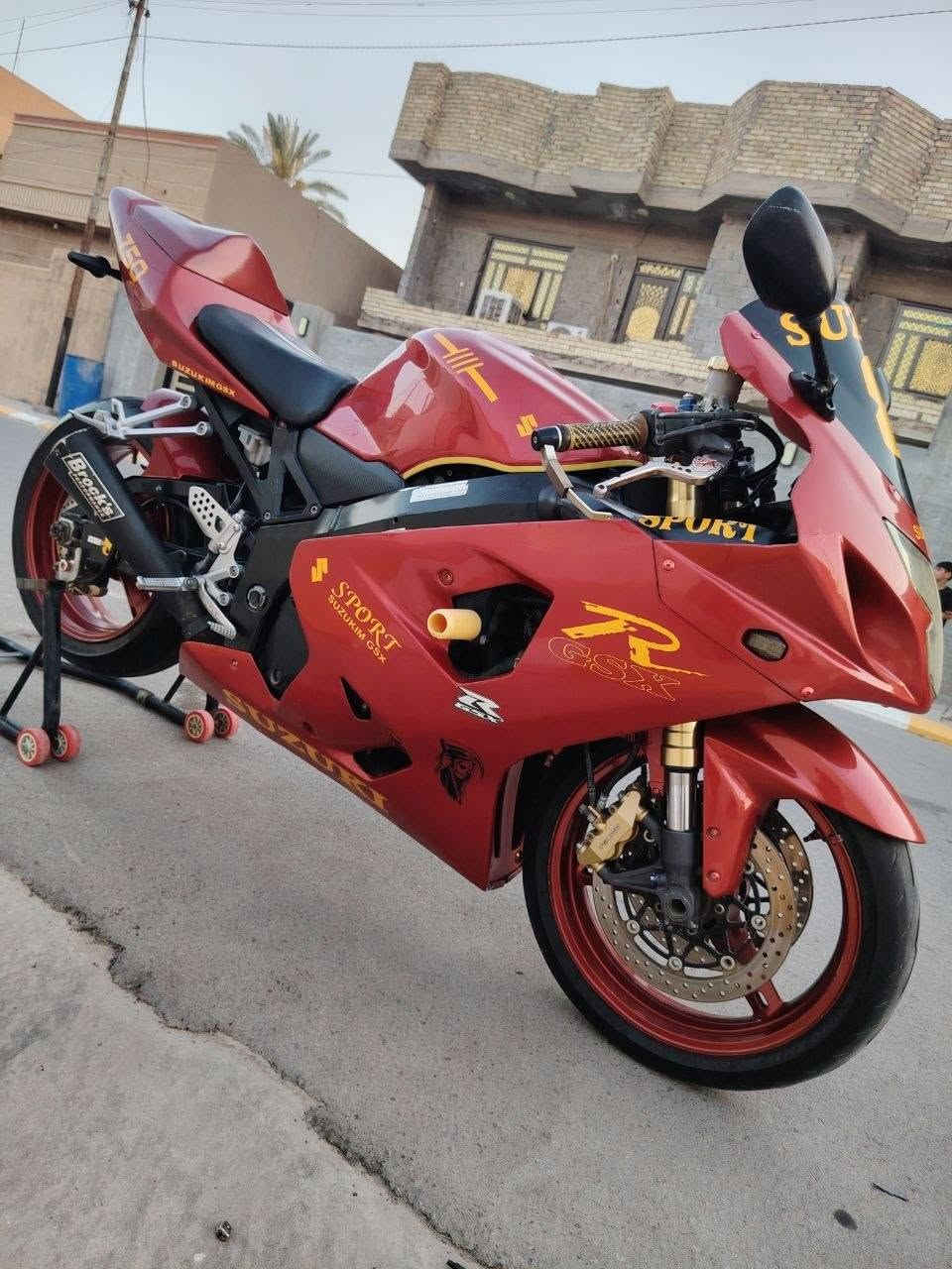 دراجه جكسر
مكينه 750
مكينه بلاديه 
الدراجه  نضافتها خير من الله 
السعر 30$ وبيها مجال بسيط 
مو شراي اكلب المنشور حتا لاتعبني 🤍 
مكان الدراجه... الفلوجه 
التواصل على الواتساب ***********
