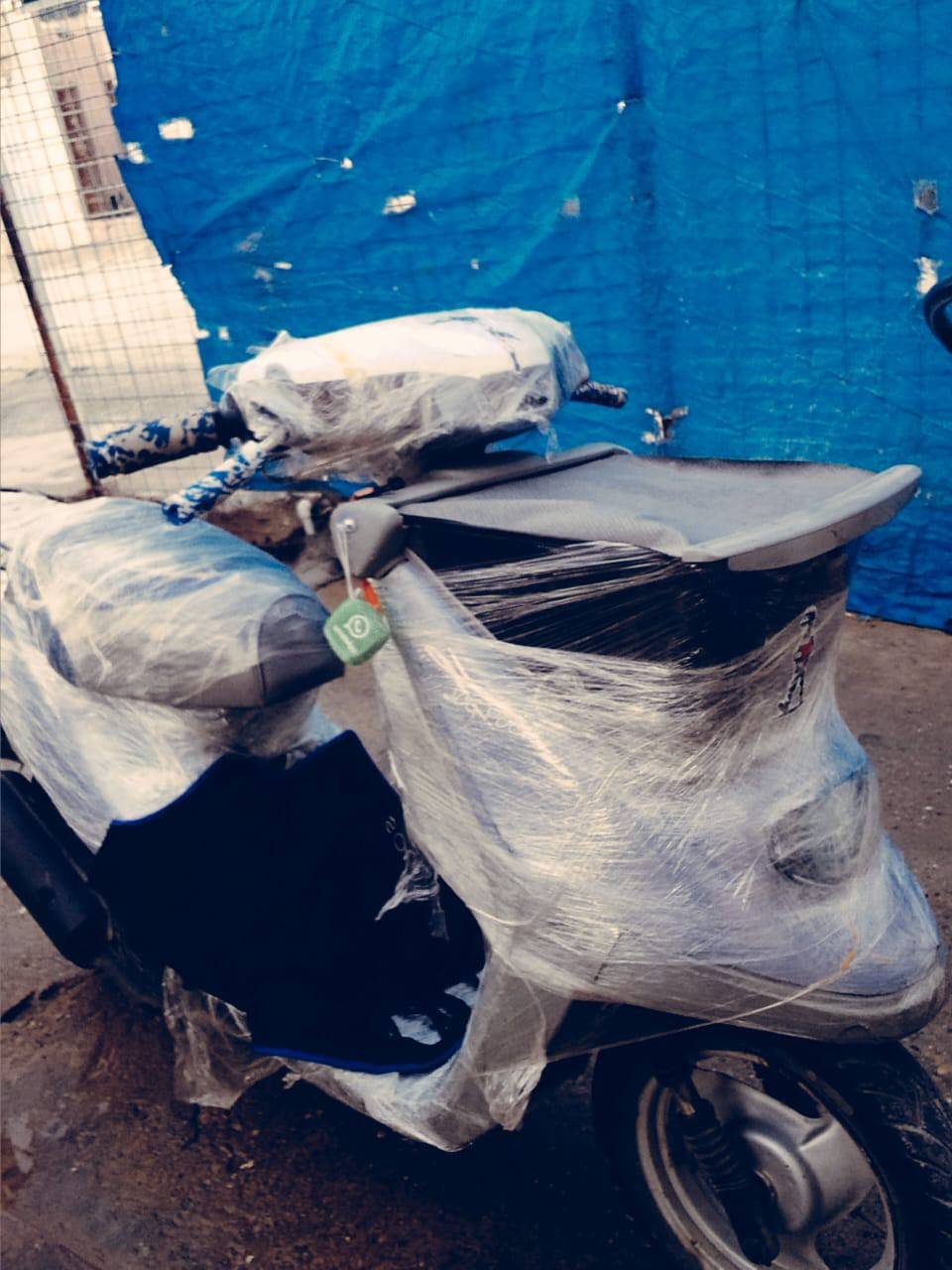 سلام عليكم دراجه ياماها شغاله سلف بس يحتاجله باتري  كفراتها نضافها٧٠/١٠٠ كابريته تجاري
محرك مفتوح لا صرف ولا بخار 
سعرها ١٨٠بيها مجال اتصل ع رقم وتدلل***********
