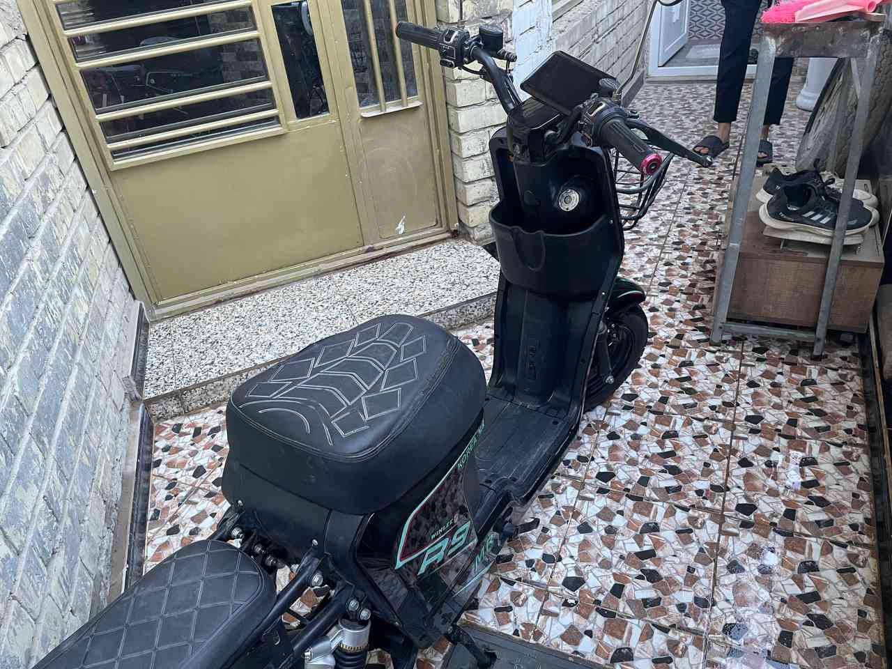 دراجه R9 نضيفه من كل النواحي حاله البطاريه جيده السعر 450 وبيه مجال للشراي تواصل واتساب الرقم ***********
