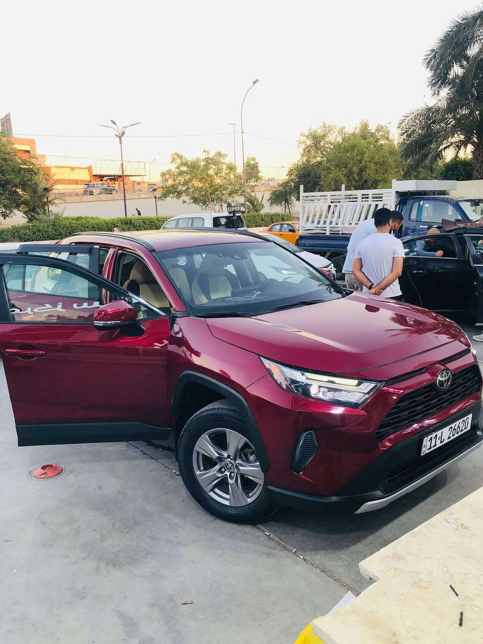 السلام عليكم  .....  راف فور 2023  وارد امريكي ماشية 25 الف
الحادث موضح بالصور السيارة فولل مواصفات تقريبا
رادار امامي وخلفي وجانبي ،نقطة عمياء ،فتحة سقف،كار بلي ،فول تحكم ستيرن.دفع رباعي وثناءي، صتدوق كهرباء ، تشغيل عن بعد. بصمة تشغيل وابواب . ثلاث وضعيات قيادة، تبريد قطعتين تدفئة كشنات . كشن سائق كهرباء،بصمات عدد2، دوشمة كاملة كشنات وارضية 
السعر 230 وبي مجال 
العنوان بغداد حي اور 
***********
