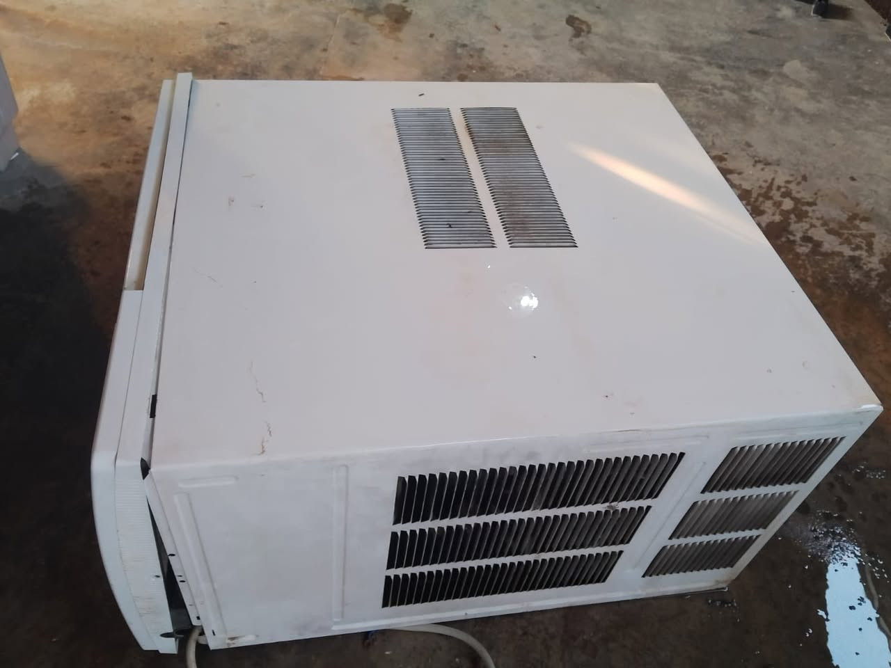 #مكلف_بالنشر🤚

❄️ للبيع: مكيف گري (Gree) 2 طن بسعر لگطة! ❄️

مكيف غني عن التعريف، تبريد ثلج وأداء ممتاز ومناسب جداً لأجواء الصيف … جيب شخص مختص اذا انطه اقل من قيمته تاخذه بلاش 🩶
 
الماركة: گري (Gree)

الحجم: 2 طن

الحالة: جيدة جداً (نظيف وشغال بكفاءة عالية وبدون أي مشاكل)

حالة المكيف : ممتازة بدون اي اضرار  ( الغطاء البوجه لوحة التحكم الي تصير بواجه المكيف موجودة)

سبب البيع : لشراء حجم اكبر تناسب الحاجة 

السعر: 300 ألف دينار فقط! وبي مجال بسيط

المكان: الطارمية

 * توجد خدمة توصيل داخل وخارج القضاء 🚖

للاستفسار أو الشراء، يرجى المراسلة على الواتساب أو الاتصال على الرقم: [***********]
