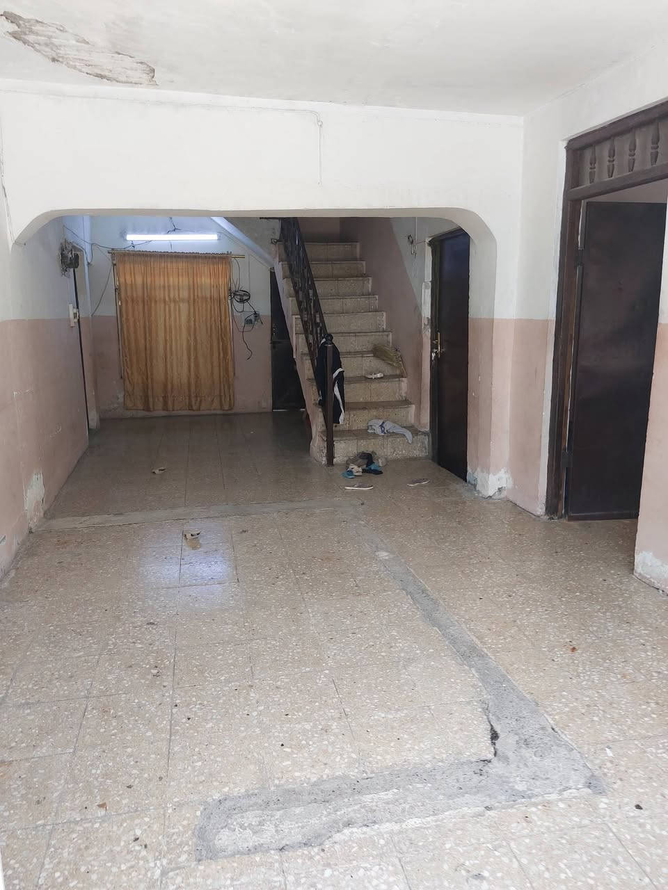 للبيع. 
دار حي البكر. 
المساحه ١٦٣ متر واجهة ١١.٥ متر .
شارع ٢٠ متر اتجاه شروق. 
بناء قديم. 
سند طابو الزهور ومكاتبه مع الشرعي مباشر. 
الدار معزول طابقين يحتوي على ٤ غرف نوم وهولين واستقبال. 
خلف سايدين البكر مباشرتا .
لمزيد من المعلومات والسعر الرجاء الاتصال على أرقام المكتب لطفا 
***********
***********
***********
او مراجعة المكتب في حي النور بعد دورة زيناوه بأتجاة دانيه ماركت مقابل صيدليه الكوثر.
