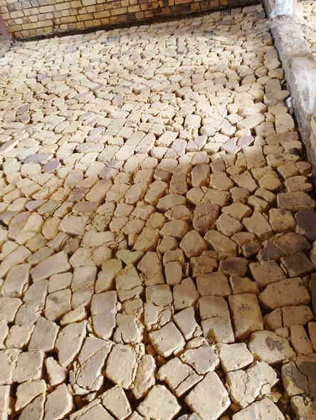 يوجد كادر لحدل والتربيع وقلع التراب وصب الارضيه وتزفيت الأسطح يوجد كادر ***********
