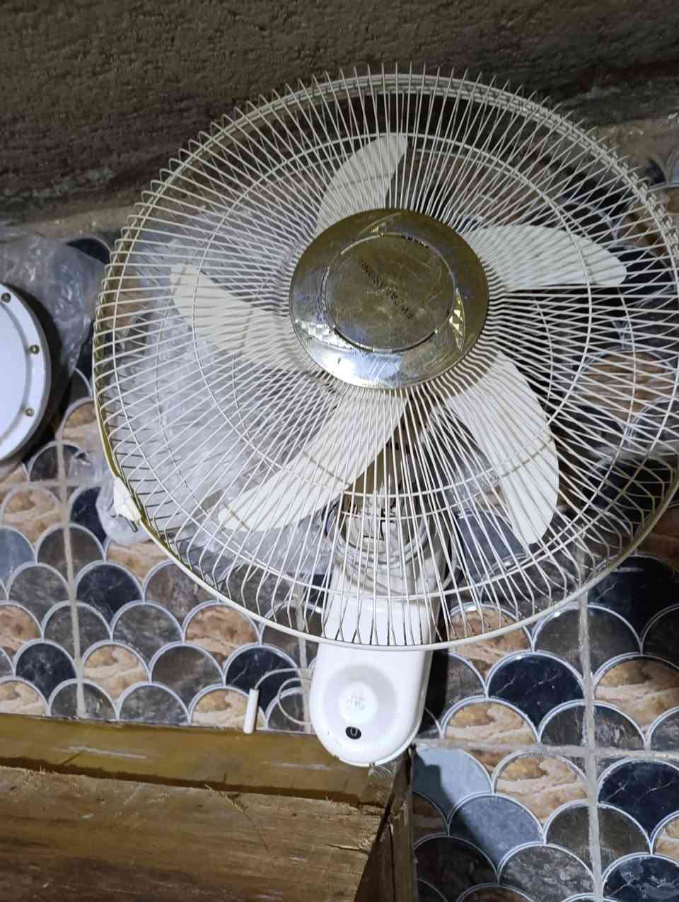 غساله نضافه 90% غسل +تجفيف/ مروحه جداريه 3سرع نضيفه كلش للاستفسار اكثر مراسلة صفحه وبخدمتكم


**إذا كنت صاحب هذا الإعلان وتريد حذفه لأي سبب، رجاءا أرسل رسالة إلى الدعم الفني**