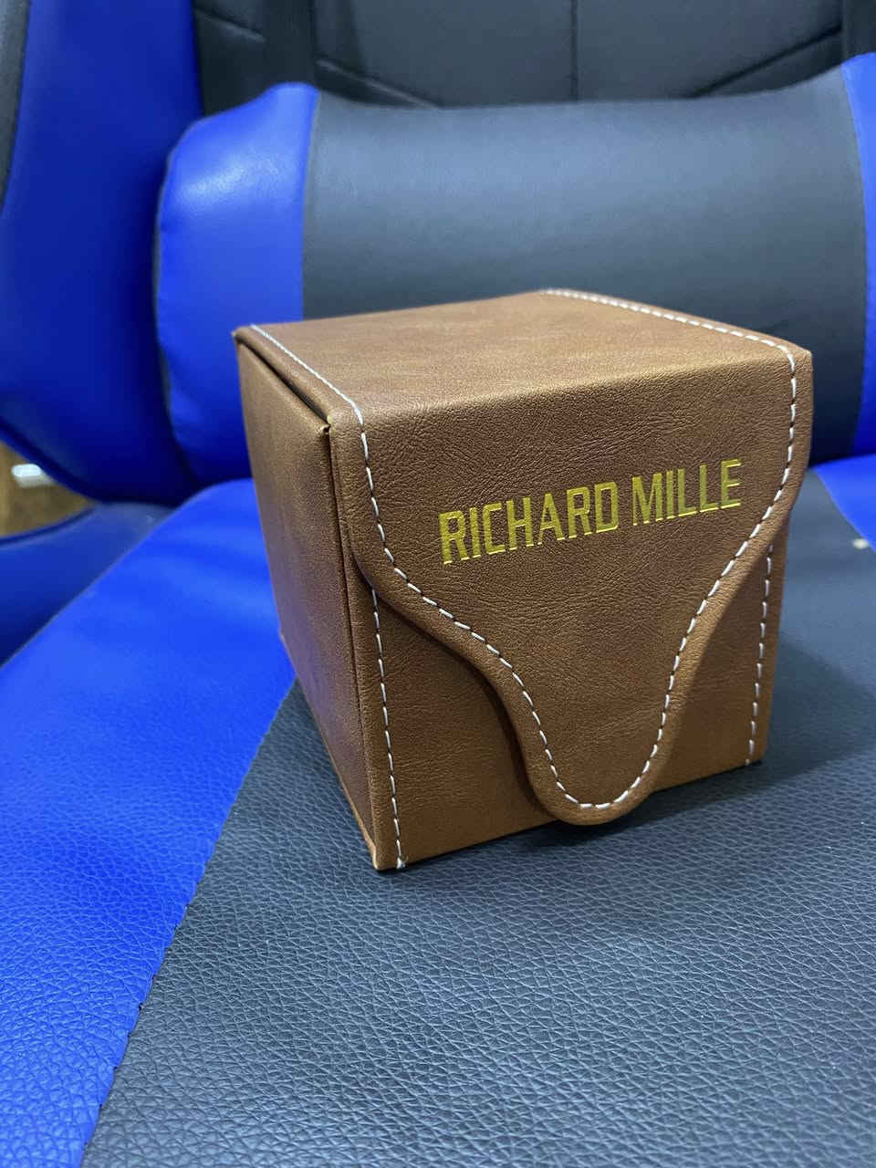 ريتشالد ميل سلم فتنس لمينوس بالكامل طلاء ثابت ختومات بلضهر وبلسير تجي مع كافه الملحقات الاصليه علاكه وعلبه السعر 70 مع التوصيل
***********
