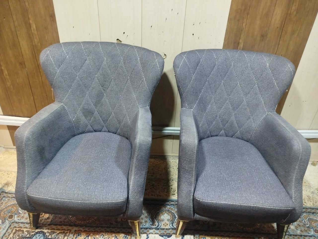 السلام عليكم تخم قنفات 10 مقاعد للبيع نظافه 90 بالمئه السعر 600 وبيه مجال بسيط وهديه مع التخم بردات نفس اللون وزوليه نفس اللون العنوان الشعب الاتصال ***********
