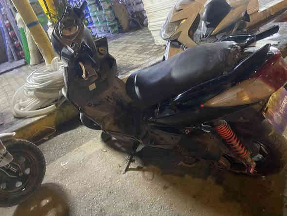 السلام عليكم شباب ادراجه سكنس فحل للبيع أو مراوس حسب القناعه مفتوحه الدراجه أشاير يمنه يسره دبل إشاره كله شغال بس الكلوب الامامي محروك الدراجه كابريتر دراجه نكره سلف نوقصات خفيف بيه يحتاج تبديل دسكات لين بيه صوت خفيف  و الدشبول واكف بس لون بي قفل ستيرن شغال قفل جنطه  شغال السعر 550  وبيه مجال مكاني بغداد الصليخ ال 600 رقمي *********** متواجد واتساب و فيس
