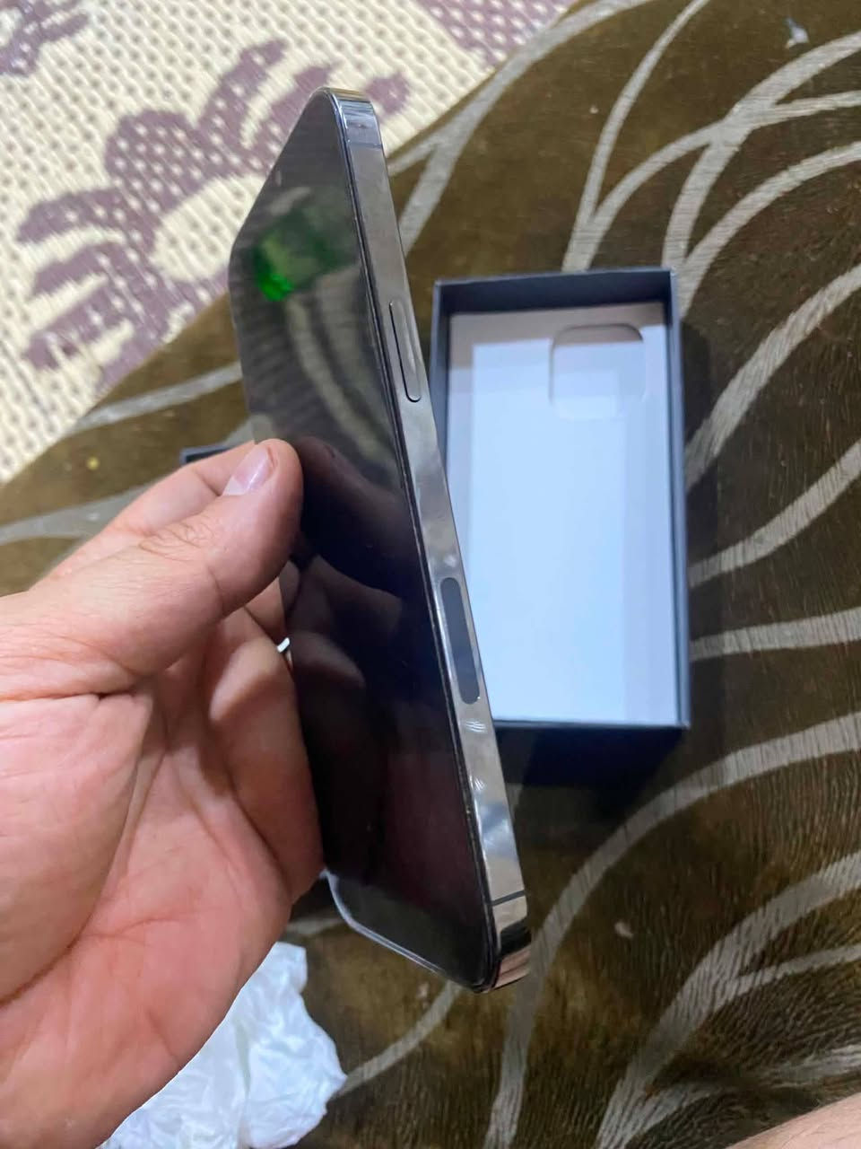 12برو ماكس الذاكره 256 البطاريه 79  وتر بروف ممفتوح فقط عدسه كامره نكسرت السعر 375 رقمي ***********
