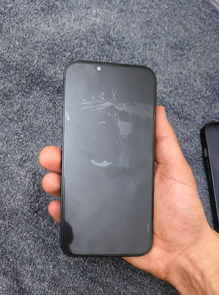 ايفون 13عادي 
ذاكره 256مبدل بيه بس بطاريه 100
وبيه كسر بل كلاس ما ماثر عل المس سعره 350وبيه مجال مكانه ناصرية مركز التواصل ***********
