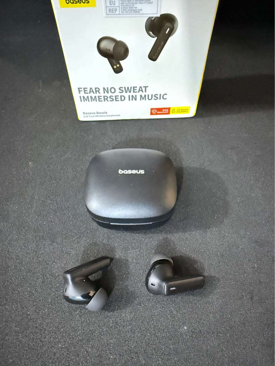 سماعة ماركة Baseus Bowie E19 

جديدة لوك أصلية

جودة الصوت: مزودة بمحركات ديناميكية كبيرة بحجم 12 ملم لتقديم صوت جهير (Bass) قوي وصوت نقي

تعمل لمدة 6 ساعات متواصلة بشحنة واحدة للسماعات

يصل إجمالي وقت التشغيل إلى 33 ساعة عند استخدام علبة الشحن

يدعم الشحن السريع: شحن لمدة 10 دقائق يمنحك ساعتين من الاستماع

الاتصال: تدعم تقنية Bluetooth 5.3 لضمان اتصال مستقر وسريع واستهلاك أقل للطاقة

المكالمات: تحتوي على نظام ميكروفون مزدوج مع تقنية ENC (إلغاء ضوضاء البيئة) لضمان وضوح صوتك أثناء المكالمات وتقليل الضجيج المحيط

مقاومة الماء: حاصلة على تصنيف IPX5، مما يجعلها مقاومة للعرق ورذاذ المطر، وهي مثالية للتمارين الرياضية

التحكم باللمس: تتيح لك إيماءات اللمس إدارة الموسيقى والمكالمات وتفعيل المساعد الصوتي بسهولة

السعر 25 ألف والتوصيل مجاني كل العراق 🚚

للحجز والاستفسار مراسلة الصفحة 

رابط واتساب مباشر الي يريد يراسلني 👇

https://wa.me/message/ANGQMMLUZKO4C1 بغداد, العراق


**إذا كنت صاحب هذا الإعلان وتريد حذفه لأي سبب، رجاءا أرسل رسالة إلى الدعم الفني**