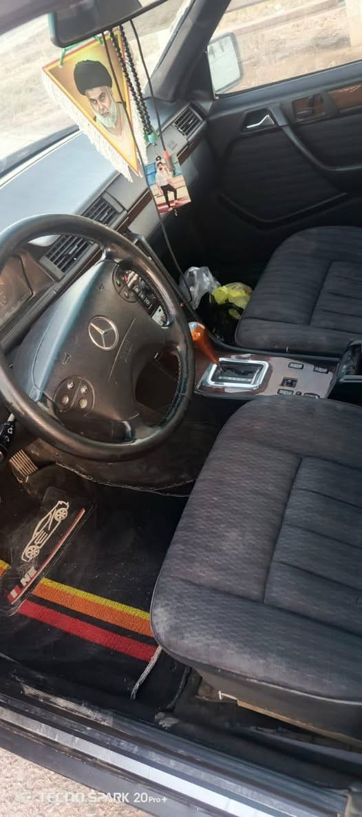 السلام عليكم سيارة للبيع موديل 1991سيارة حلوة نظيفه مصبوغه جماليه رگوگه سليمه سيارة جديدة معنى لكلمه سعر 60وبيه مجال رقم بغداد سنويه 28وانه بخدمت لشراي اتصل *********** مكاني البصرة الدير
