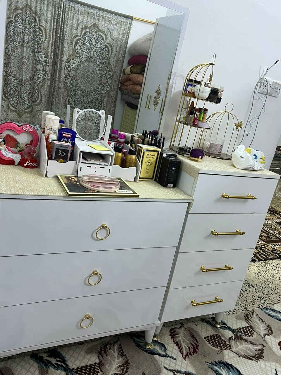 سلام عليكم غرفه للبيع كامل mdf ٦ قطع 
للتواصل ***********
