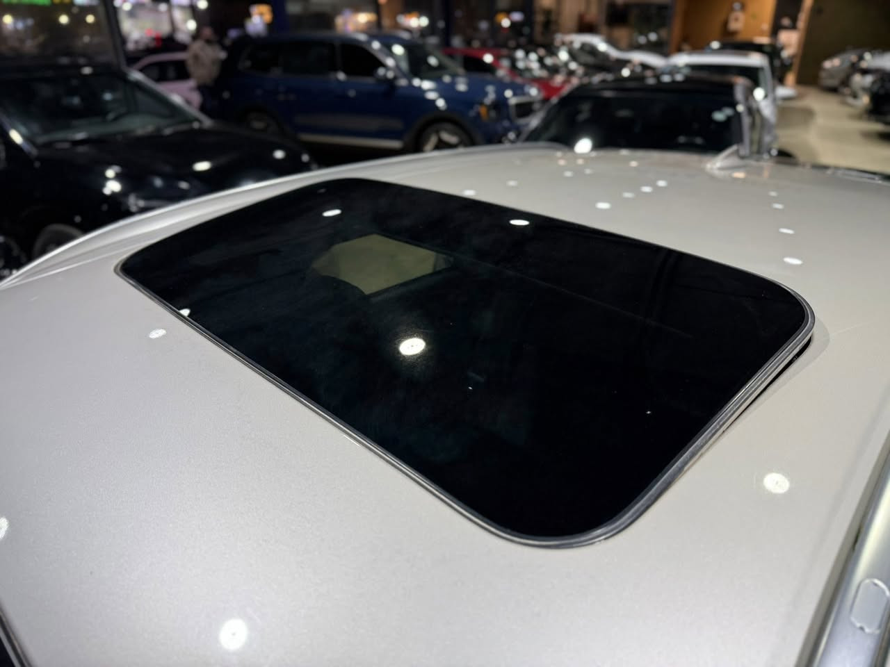 مازدا CX - 30 بريميوم فول مواصفات لون رصاصي
#الموديل : 2024 
#عداد_المسافة : 8 الاف ميل حقيقي 
#الضرر : تصليح الجاملغ الامامي على البارد فقط
#الكفالة : السيارة مكفولة كفاله عامة من الصبغ والتبديل
#الرقم : اربيل ( تحويل او وكالة )

#المواصفات : 
▪️السيارة : #مازدا #CX-30 #premuim 
▪️المحرك : 2.5L . V4  ( اربعة سلندر )
▪️حجم الويل : ويل كب حجم 20 مع طقم تايرات بحالة ممتازة
▪️مصابح امامية زنون مع LED
▪️بصمات عدد 2 للأبواب مع بصمة جنطة وبصمة تشغيل وتشغيل عن بعد
▪️غرفة السيارة جلد أسود اصل 
▪️فتحة سقف ( سلايد روف )
▪️رادار امامي مانع تصادم
▪️حساس خلفي اصل
▪️تحذير الخروج عن المسار
▪️تحذير النقطة العمياء
▪️مقاعد تدفئة
▪️تدفئة مقود القيادة
▪️كامرة خلفية دوارة اصل مع الستيرن
▪️شاشة الدشبول الحجم الكبير
▪️تحكم فول كهرباء لكرسي السائق  
▪️سستم صوت BOSE
▪️تشغيل عن بعد
▪️صندوق كهرباء
▪️نظام AWD
▪️تحكم ستيرن جهتين بلوتوث وحاكية وكروس سرعة وتحكم صوت 
▪️نظام ABS مانع انزلاق

السعر المطلوب : 175 ورقة مع المجال.

 
الاتصال على : ***********

معرض سما دبي لتجارة السيارات والمزادات الامريكية
النجف - المدينة المائية -مقابل حي الجامعة

ولمشاهدة المزيد من السيارات الخاصة بمعرض سما دبي  للسيارات الامريكية زورو موقعنا على الرابط التالي:

‏https://m.facebook.com/معرض-سما-دبي-لتجارة-السيارات-والمزادات-الامريكية-109437940947714/?ref=bookmarks
