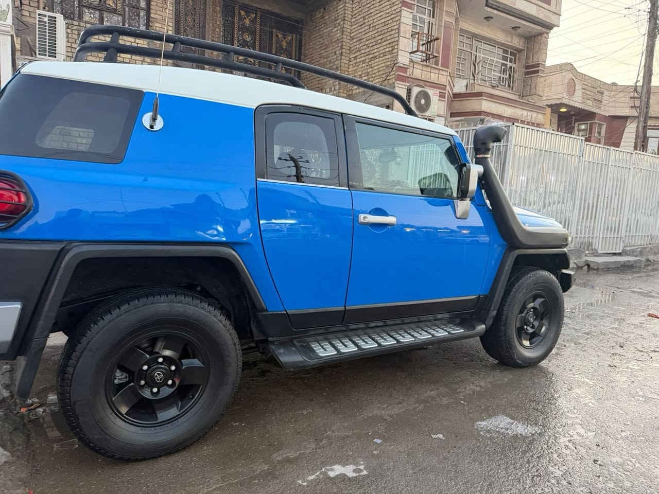 أف جي كروزر للبيع موديل ٢٠٠٧  وارد أمريكي محرك ٤٠٠٠ آلاف سيارة نظيفه وجاهزه محرك كير تبريد ثلج تخم تاير جديد صدر جديد كل نقص مابيها وين مايعجبك اطلع بيها سيارة بيها أربع قطع صبغ حادثها مال امريكا بنيد فقط بدون دواخل وهنا صار بيها صبغ بدون دواخل رقم بغداد مشروع وطني سعرها ١٢٠ ورقه و مكان السيارة بغداد البلديات ***********
