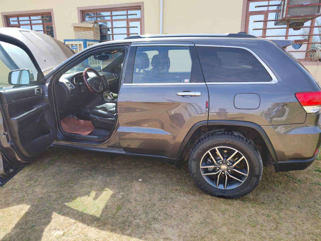 سلام عليكم للبيع
جيب كراند شيروكي لمتدد اخوان مكلف بالنشر الاتصال عل صاحب الرقم

موديل 2017

فول السيارة عل وضع الشركة 

عدة تبديل الدبلات الامامية فقط 

سيارة مال بيت 

مواصفات :

1-كشنات جلد 

تدفئة + تبريد 

2-ستيرن هيتر 

3-تحكمات ستيرن + شفتات 

4- بنوراما السقف 

5- صندوق كهرباء 

6-نظام نقاطة عمياء 

7-حساسات خلفية + رادار 

8-قطعتين تبريد 

9- مودات قيادة 

10- كير ماوس 4*4

11-كير 8 سرعات 

12- سماعات + دمام خلفي 

13-جام اوتو 

14-رقم ديالى 

15-كشنات خزن ميموري

سيارة ستيراد عل ايدي لحد الان 

ضرر موضح بل سونار. يوجد شخط خفيف. 

السعر المطلوب 235$ بيها مجال 

مكان السيارة ديالى خان بني سعد

رقم الهاتف /***********
