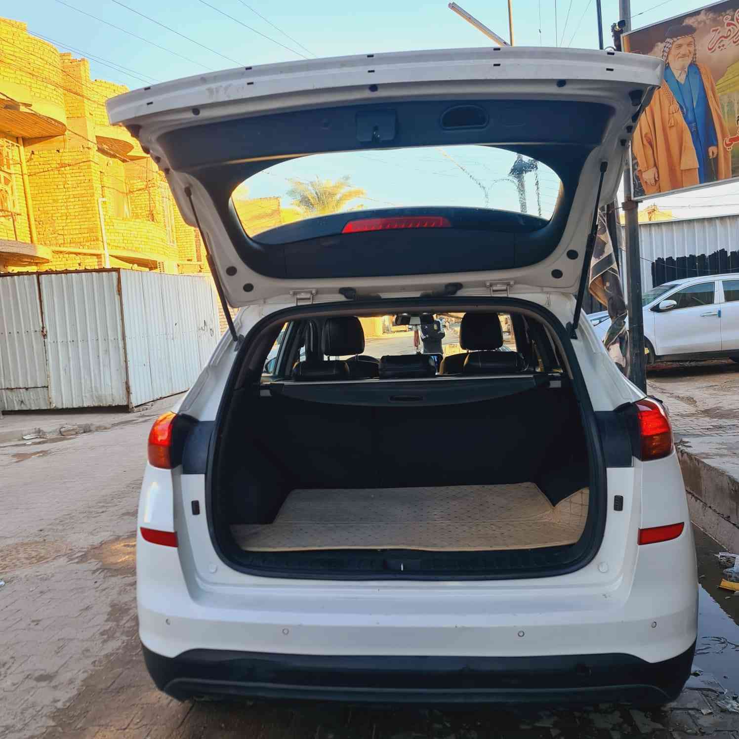 السلام عليكم توسان  خليجي مديل ٢٠٢٠ضربتها موضحه بصوربنيد مبدل  موصفات فول واحد عل واحد بصمه شاشه أمامية وخلفيه  بنوراما تبريد ثلج مري شفط كراسي كهربائي هواي مواصفات بيها  ماشيه 74 سياره نظيفة مال بيت باسمي تحويل مباشر مكان بغداد مدينه الصدر السعر 168  الاستفسار عل رقم ***********
