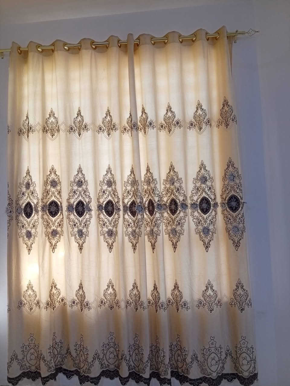 السلام برده للبيع جديده استوني شكلته ع الحايط بس طلعت قصيره لازم اجيب قياس اكبر اريده ب 40   وبيها مجال شي قليل بس للشراي وبس الشراي يدخل خاص رجاءا 
المكان حله حي الزهراء قرب أسواق العبدلي 2


**إذا كنت صاحب هذا الإعلان وتريد حذفه لأي سبب، رجاءا أرسل رسالة إلى الدعم الفني**