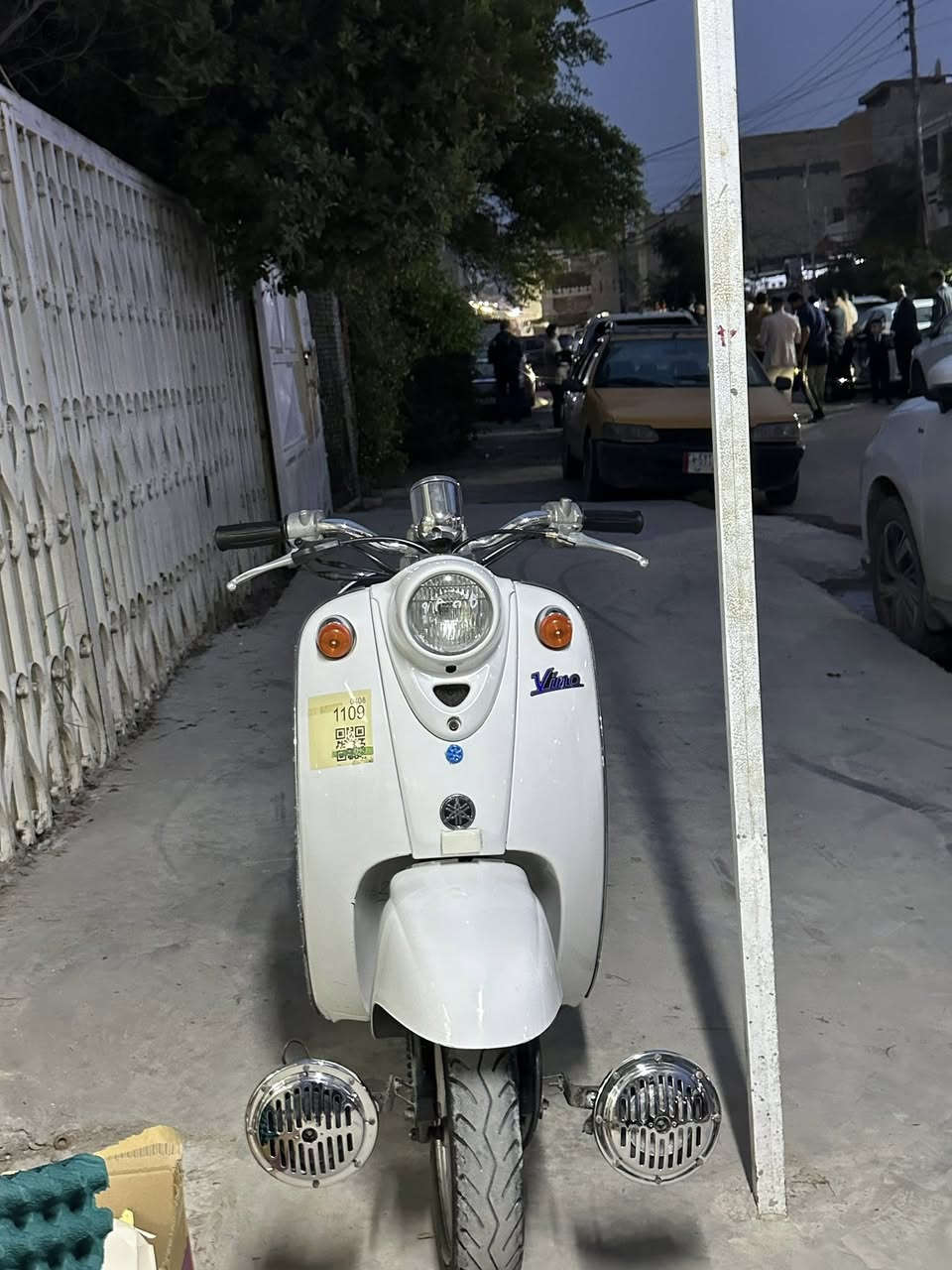 السلام عليكم دراجه كلاسك للبيع نثيه مواصفات فحل شلعه ومعدل صوت اكسل ماكو الدراجه مكفوله كفاله عامه كهربائيات كفاله كلهن شغلات اشاير يمنه يسره لايت عالي ناصي عداد السرعه شغال عداد البانزين شغال السعر 650 او بيه مجال حك الجيه المكان بغداد تقاطع درويش الاتصال على هذه الرقم ***********
