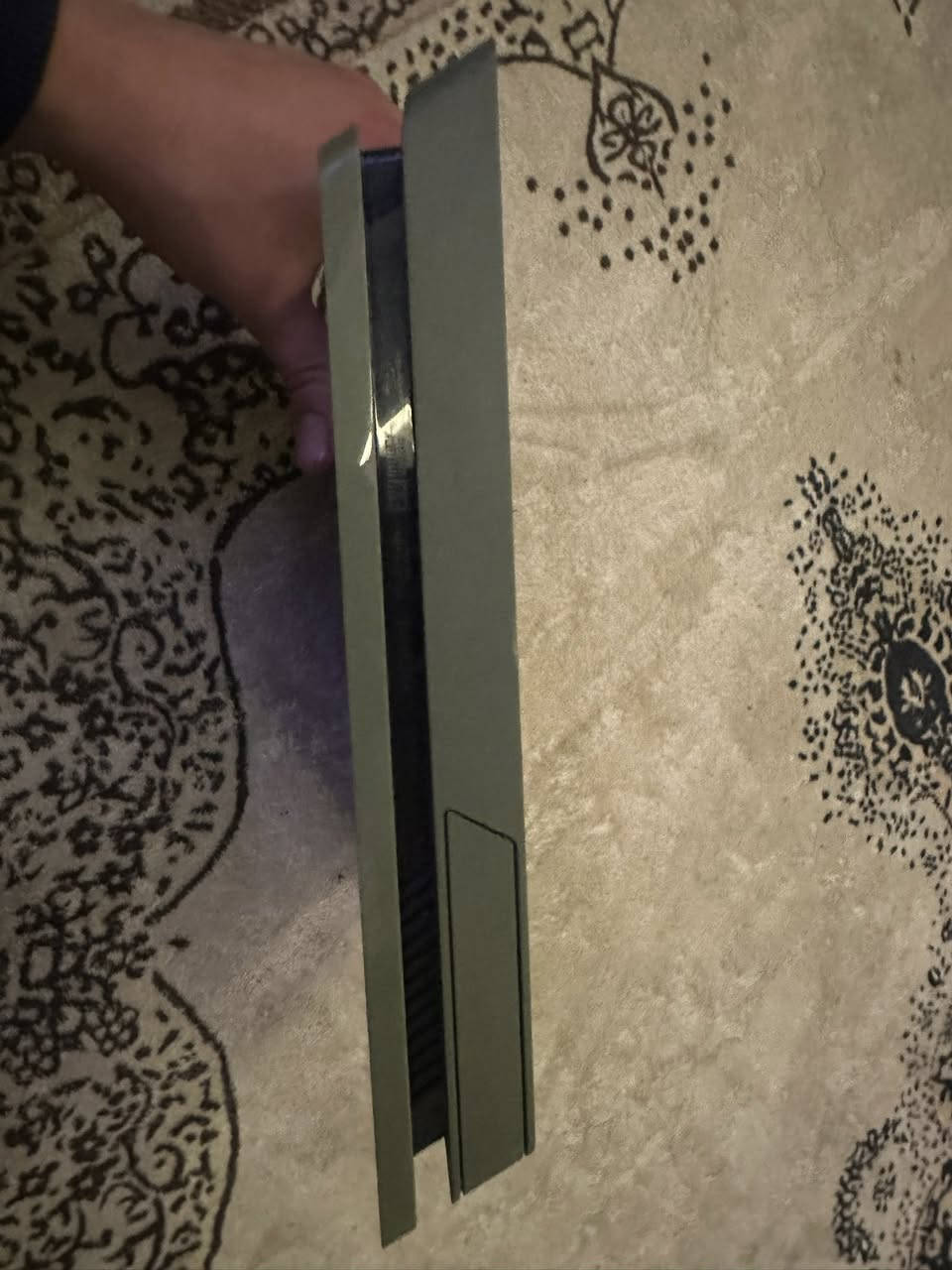 سلام عليكم 
بلي فور 4 سلم واحد تيرة
جهاز جديد ابد ممفتوح 
يدة اصلية جديدة 
سعرة 250
مكاني شعب حي سومر 
رقم .***********
