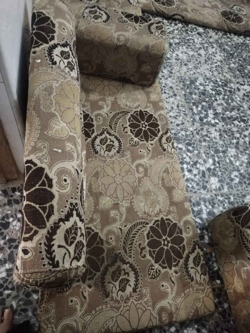 جلسه عربيه ٧ دواشك ١٤ متر سعرها ١٧٥ مكانها نجف حي ميسان مقابيل العسكري *********** بيه وتساب النجف, العراق
