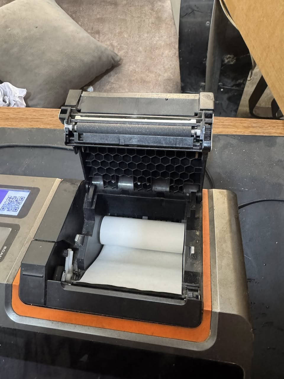 السلام عليكم
كاشير sunmi T2  لمس  طابعه و دفع ماستر بي 

سريع جدا .. بلوتوث و واي فاي 

البرنامج منه وبي 
يطلع احصاءيات و يشوفك شكد ربحك و شكد مصاريف كامل 
مع بوكس الفلوس 

السعر ٧٠٠ الف 

مكاني بغداد حي جامعة 

*********** واتس اب
