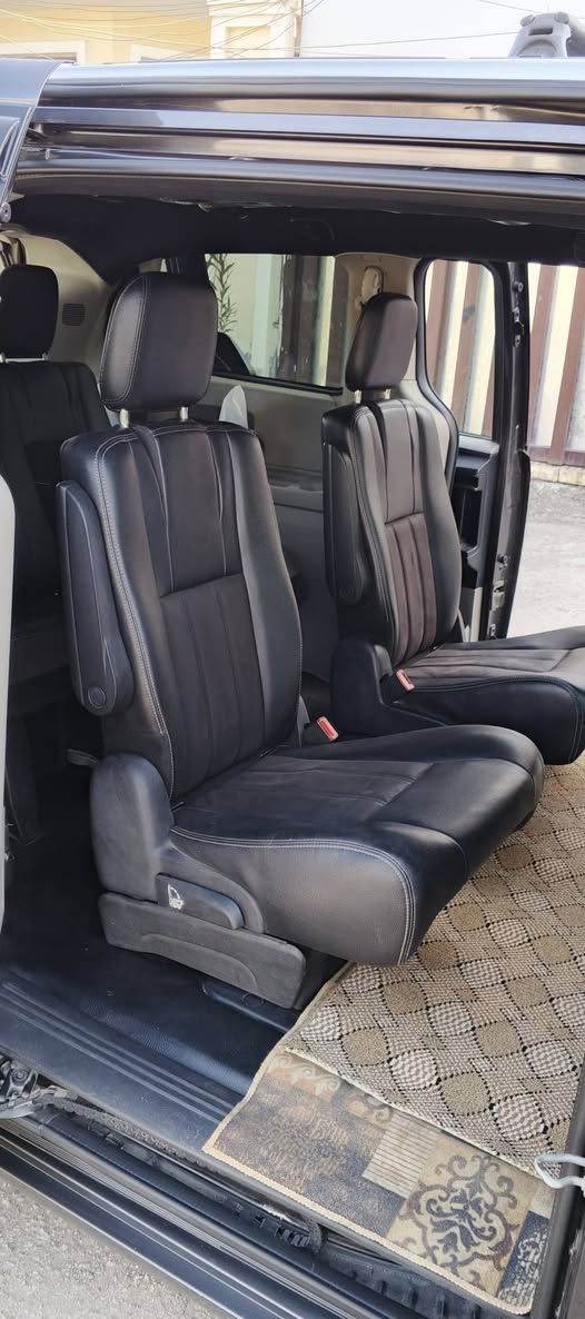 دوج كراند كرفان 2020 SXT
بدون ارباك وشاصي ودواخل
ماشية 81 قابلة للزيادة 
السعر 175 
رقم بغداد بسمي تحويل ثاني يوم
ثلاثة قطع تبريد منفصل 
ابواب وصندوق كهرباء 
تشغيل عن بعد 
فتح وغلق الابواب والصندوق بالريمونت
ثلاث شاشات 
فرس ارضي مع فرس سقف 
شاشة اعطال
السبير ويل مع العدة 
صورة الحادث بالمنشور
مكان السيارة بغداد 
الاتصال ***********
