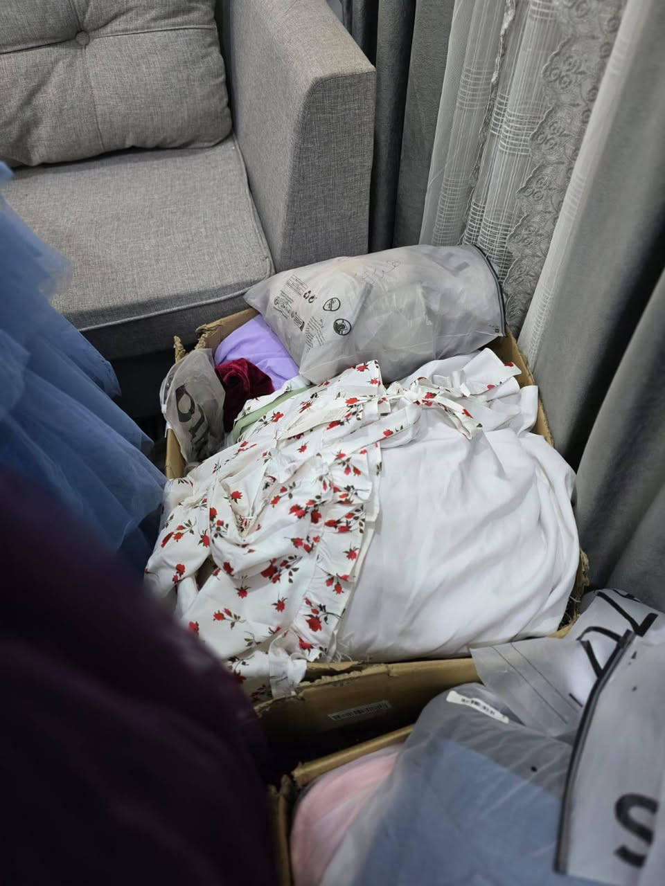 السلام عليكم
شلعه ملابس كله جديد بليبل بي شي أن وبي ماركات مختلفه جديد لوك
فساتين وبشتات وصايات وملابس أطفال وملابس نسائية تقريبا ٢٥٠ قطعه وأكثر . شلعه كامله. السعر ٥٠٠ ألف قفل إلي يأخذهم مو خساره الله شاهد. 
الاستفسار ***********
