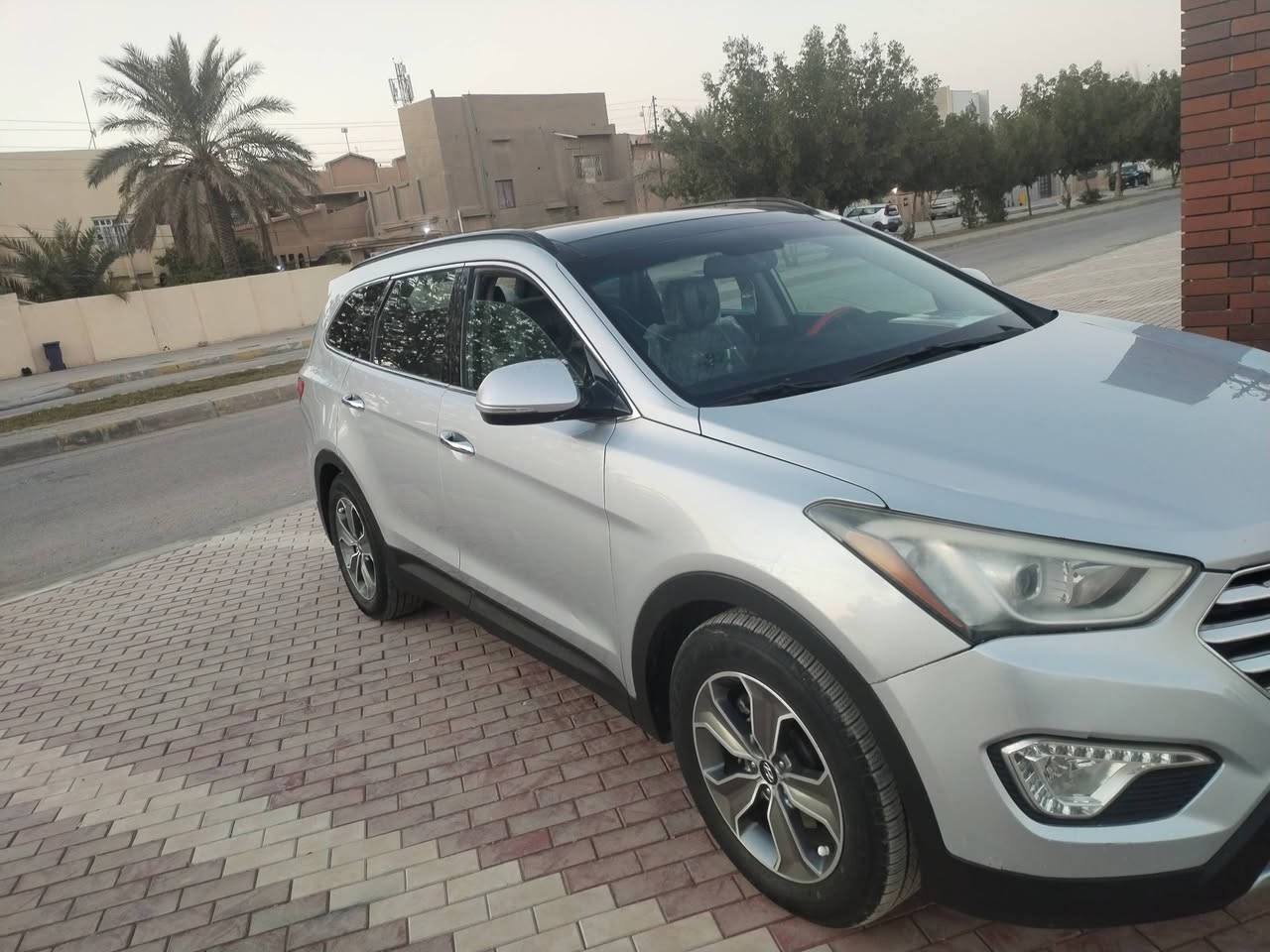 السلام عليكم
سيارة سنتافي موديل 2013 ام كراند فول مواصفات 
مكفولة كفالة عامة السونار موجود ويه الصور 
المواصفات:
بنوراما 3 طكات
بصمة ابواب
بصمة تشغيل
كامرة خلفية بلاد
جنطة كهرباء 
حساسات  خلفي 
3 انضمة قيادة 
دفع رباعي 4 ويل
تدفئة كشنات 
تدفئة ستيرن 
مانع انزلاق ABS
رادار خلفي
عدد المقاعد 7 راكب
لايت زينون
محرك 6 سلندر 3.3L
تدفئة تبريد ثلاث قطع كلشي شغال
رقم بغداد باسمي هزه جديده مكانه كربلاء
السعر 160 وبيها مجال 
الأتصال ***********
