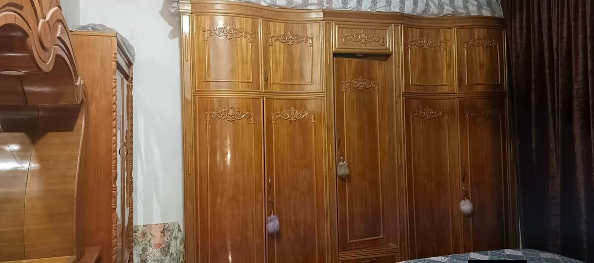 السلام عليكم غرفه اخشاب للبيع عراقي تسقام كلش نظيفه والله العظيم مكاني كربلاء قرب مستشفى الكفيل بالقلعه السعر 800 وبي مجال قليل‏‪***********‬‏
