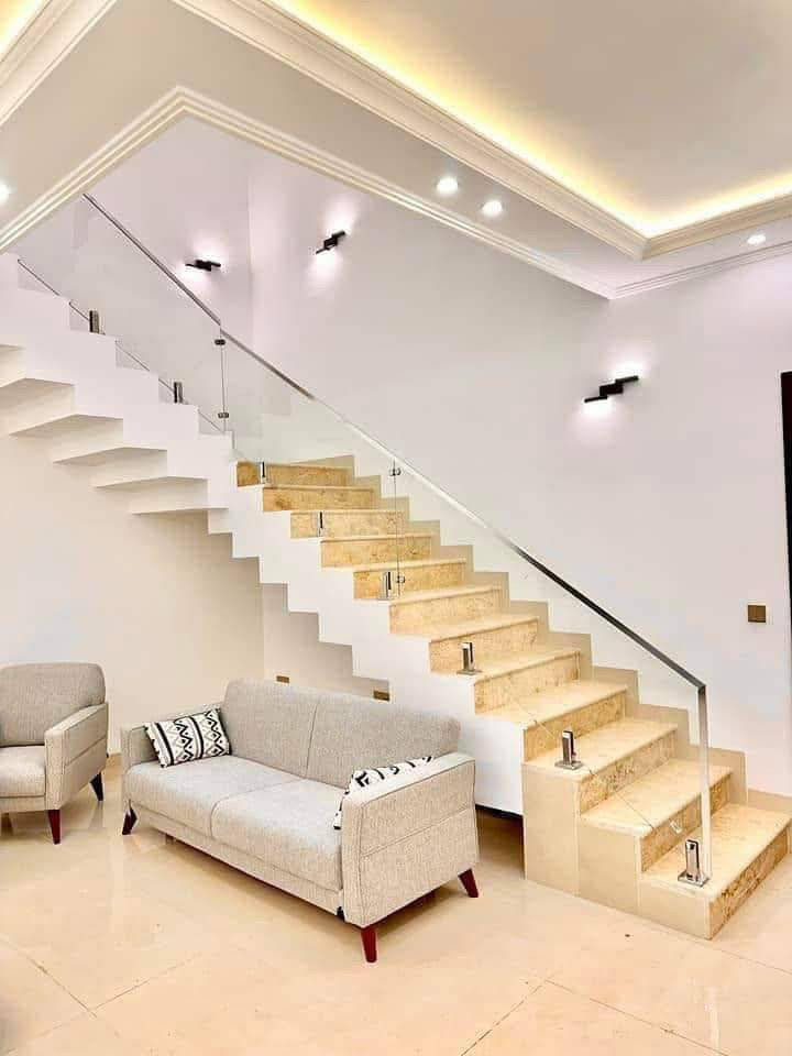 محجرات وبلكونات زجاج مسكرت (المقصى) امن  
محجرات ذو دنگ طويله أو قواعد 
العمل مع أو بدون قبضه خشب 🪵 صاج أو قبضه الألمنيوم 
بأشرف مهندس عادل
للاستفسار واتساب
***********
