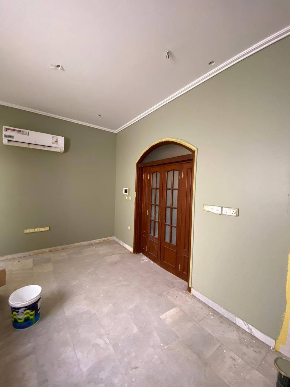 صباغ وديكورات منازل لعمل جميع الديكورات الخارجيه وداخليه بسعار مناسبه وعملنه تسليم مهندس 

رقم الهاتف ***********
